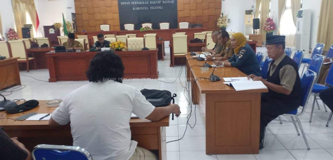 RDP dengan DPRD, Samsuri: Bawaslu Tolitoli Telah Keluarkan Imbauan Terkait Pemasangan Alat Sosialisasi