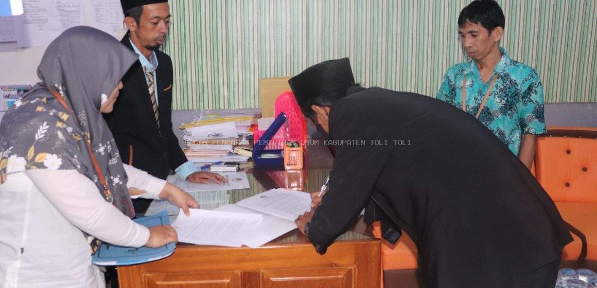 Pastikan Sesuai Prosedur, Rustam Awasi Melekat Pelantikan Susulan PPK