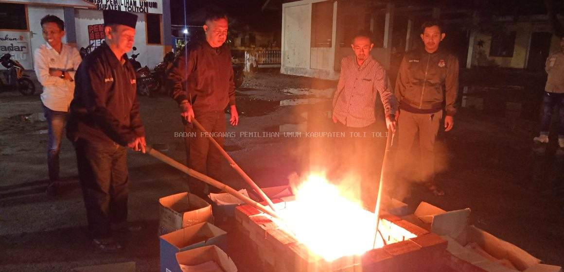 Pasca Tes PPS, Bawaslu Tolitoli Awasi Langsung Pemusnahan Soal