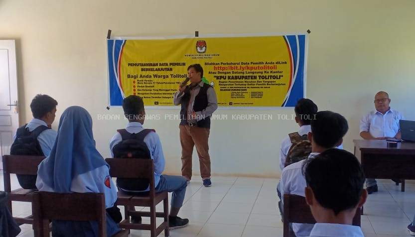 Bawaslu Tolitoli Berikan Sosialisasi Pengawasan Data Pemilih Berkelanjutan Pada Pemilih Pemula
