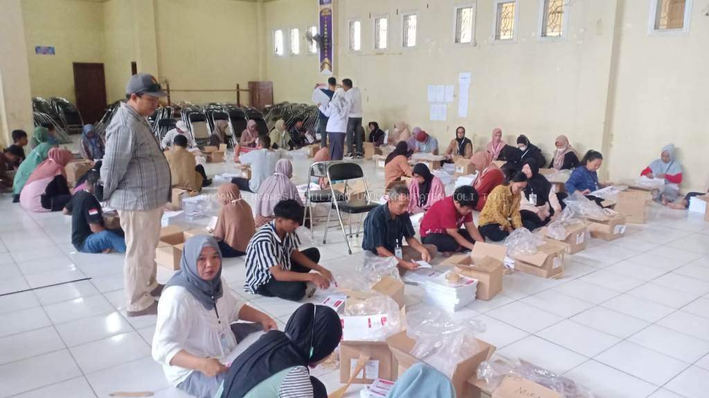 Hari Pertama Pelipatan Surat Suara, Bawaslu Tolitoli Minta Petugas Cermat Lakukan Penyortiran