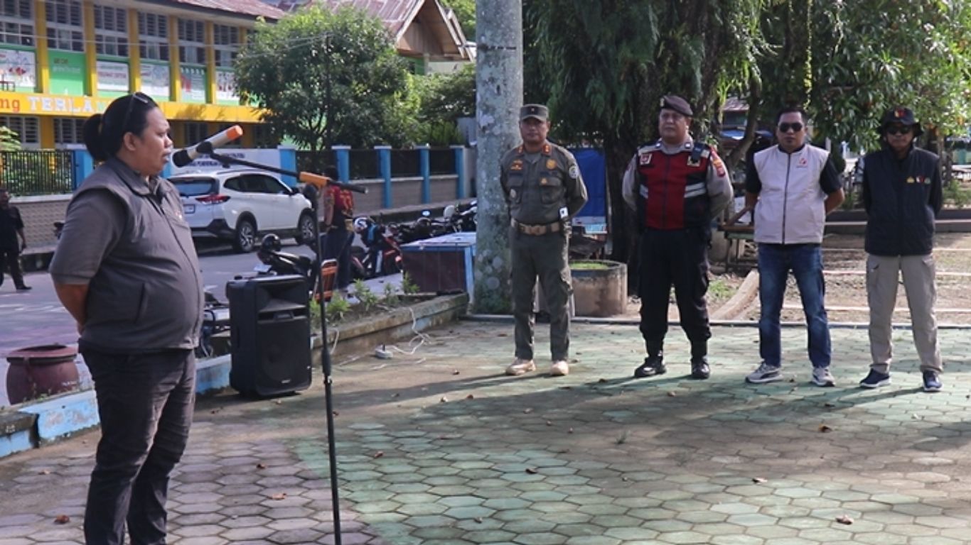 Bawaslu Kabupaten Tolitoli beserta jajarannya, bersama Satpol PP dan Kepolisian, menertibkan alat peraga kampanye (APK) di lokasi terlarang menjelang Pilkada 2024.
