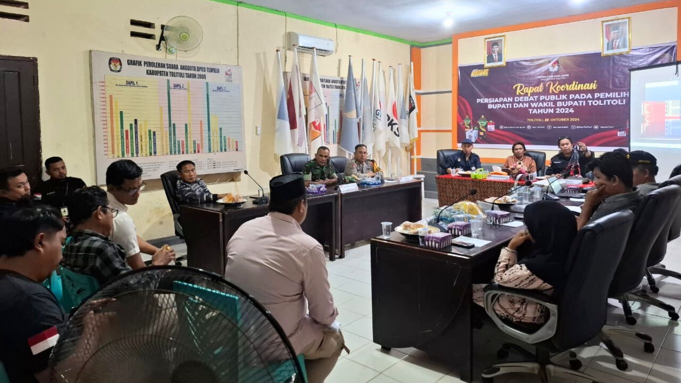 Ketua Bawaslu Tolitoli, Fajar Syadik, hadir dalam rapat koordinasi persiapan Debat Publik Kedua Pilbup 2024 dengan tema Transformasi Ekonomi, Sosial dan Budaya melalui Good Governance yang Inovatif.