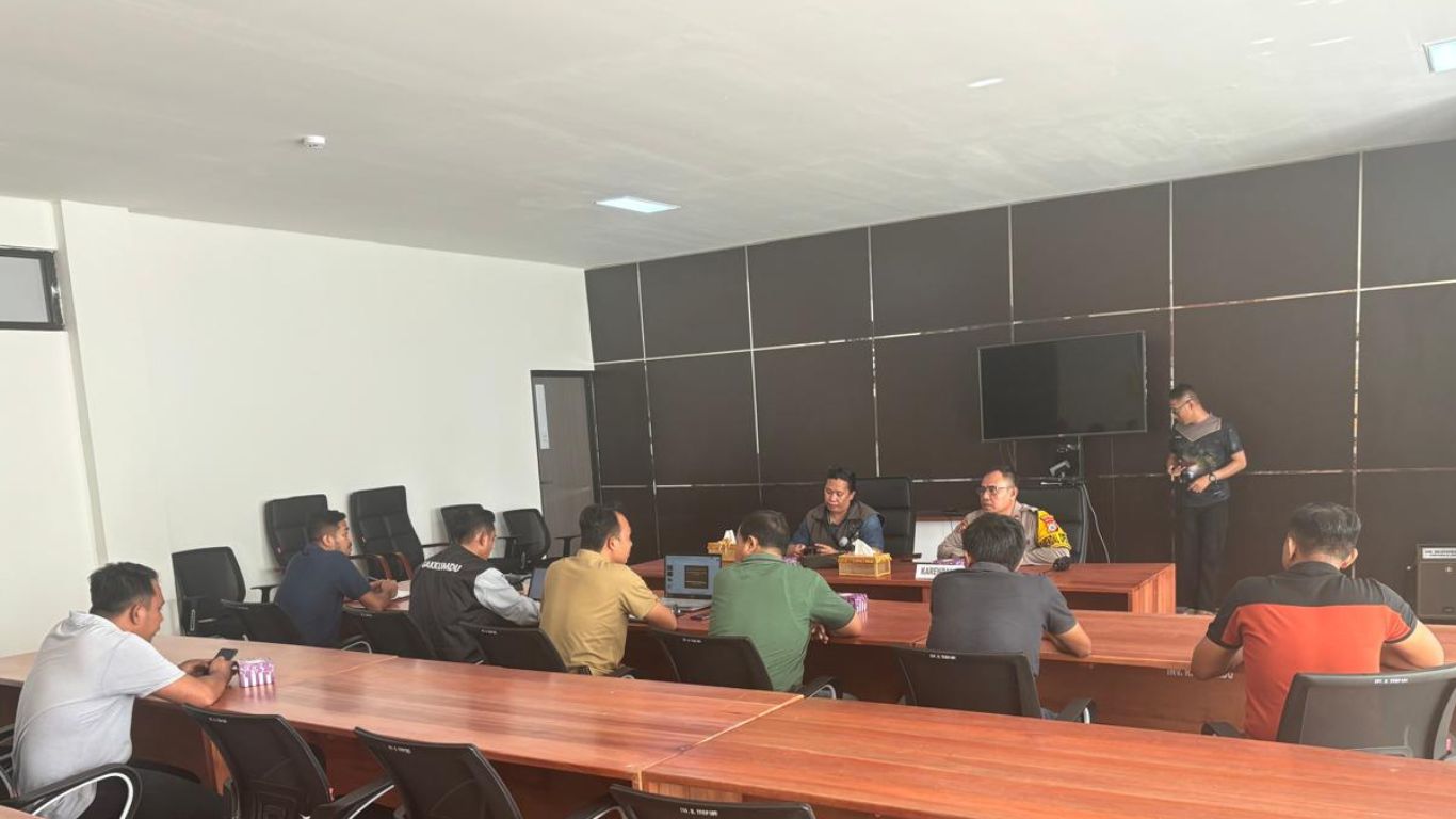 Bawaslu Tolitoli bersama Tim Penegakan Hukum Terpadu (Gakkumdu) menggelar Pelatihan Gakkumdu di Vidcom Polres Tolitoli.
