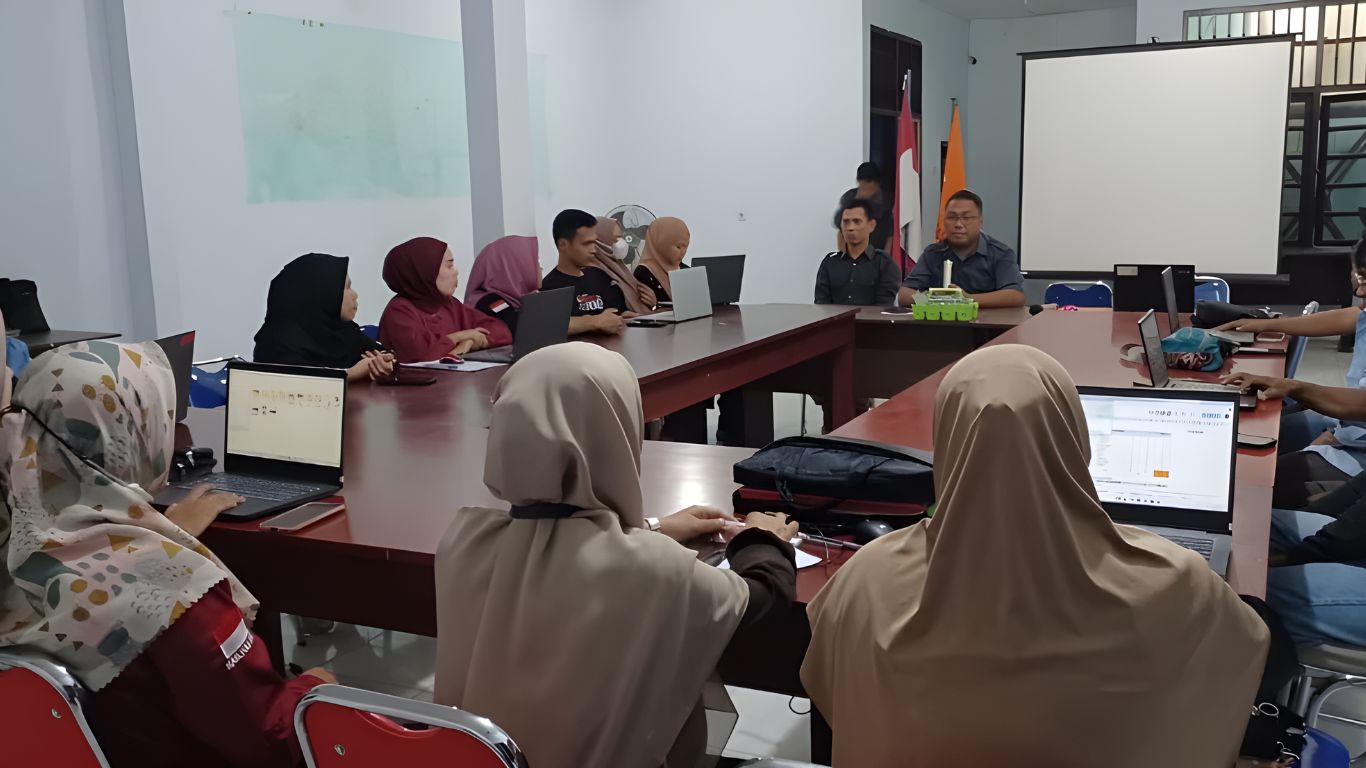 Rapat Sinkronisasi Data Pengawas Adhoc dan Penginputan Data di aplikasi Sistem Informasi Administrasi Pejabat Pemerintahan (SIAPP)