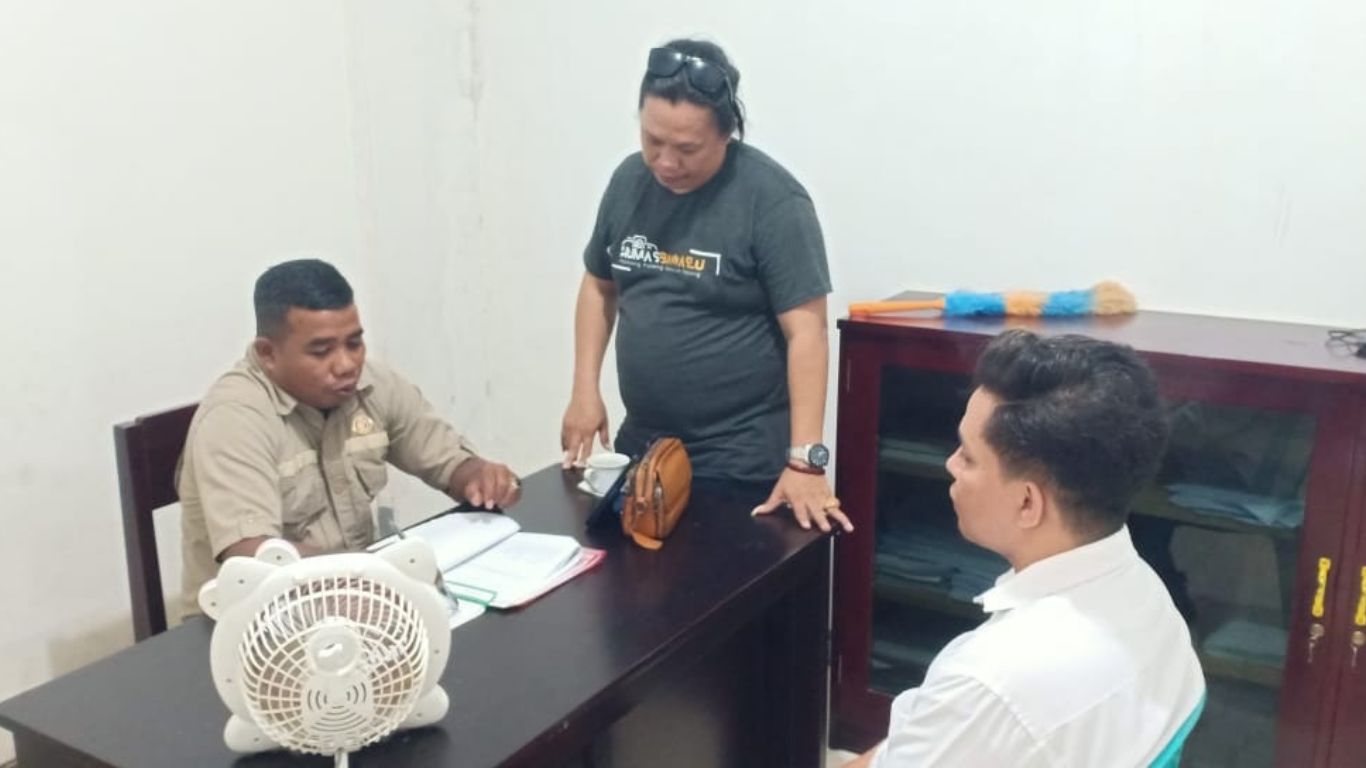Ketua Bawaslu, Fajar Syadik, bersama timnya turun langsung melakukan monitoring seleksi akhir wawancara PTPS di Kecamatan Baolan dan Galang.
