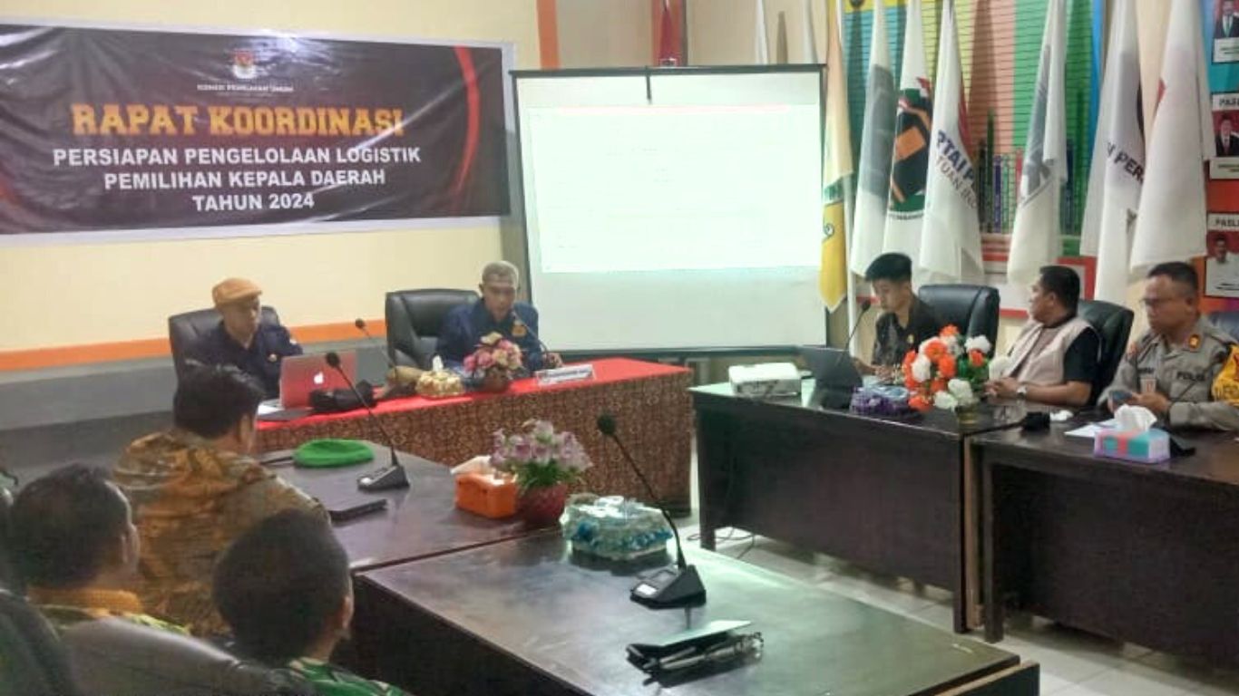 Anggota Bawaslu Tolitoli, Amriadi, menghadiri Rapat Koordinasi bersama KPU Tolitoli untuk memastikan kelancaran pengelolaan logistik Pilkada 2024. Pertemuan ini bertujuan menyelaraskan pengawasan dan distribusi logistik agar pemilihan berjalan lancar, jujur, dan sesuai aturan.