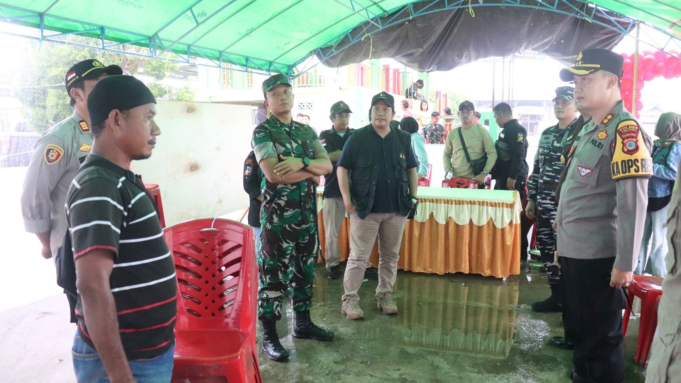Ketua dan Anggota Bawaslu Tolitoli bersama Forkopimda memantau kesiapan TPS di Baolan dan Galang menjelang Pilkada 2024. Kegiatan ini bertujuan memastikan fasilitas, logistik, dan keamanan siap demi kelancaran pelaksanaan Pilkada.