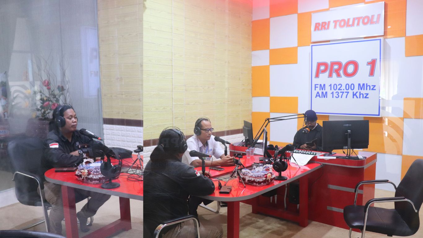 Di masa tenang Pilkada, Bawaslu Tolitoli berikan edukasi melalui RRI untuk mencegah politik uang dan kampanye terselubung.