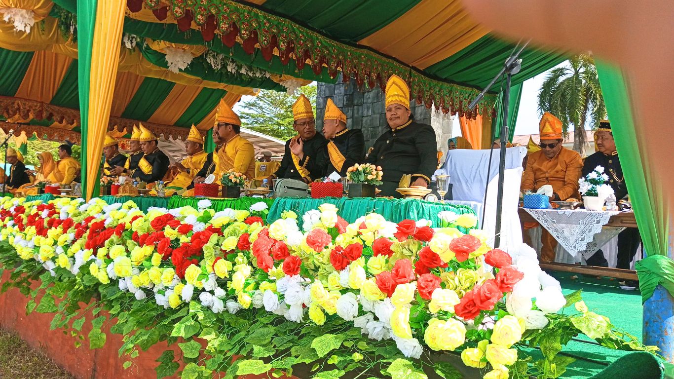 Ketua Bawaslu Kabupaten Tolitoli, Fajar Syadik, turut hadir dan menyampaikan ucapan selamat serta apresiasi atas kemajuan Kabupaten Tolitoli. Ia menekankan pentingnya kerja sama dan dedikasi seluruh elemen masyarakat untuk mewujudkan tema "Pemerataan Pembangunan Kabupaten Tolitoli Menuju Indonesia Emas."