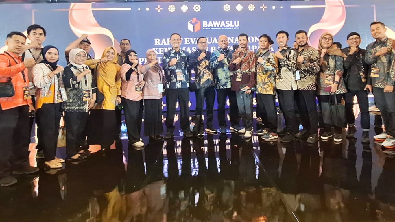 Rapat Evaluasi Nasional Kehumasan Bawaslu yang berlangsung pada 16–18 Desember 2024 di Jakarta menjadi momen penting untuk memperkuat peran kehumasan Bawaslu dalam mendukung kesuksesan Pilkada 2024.