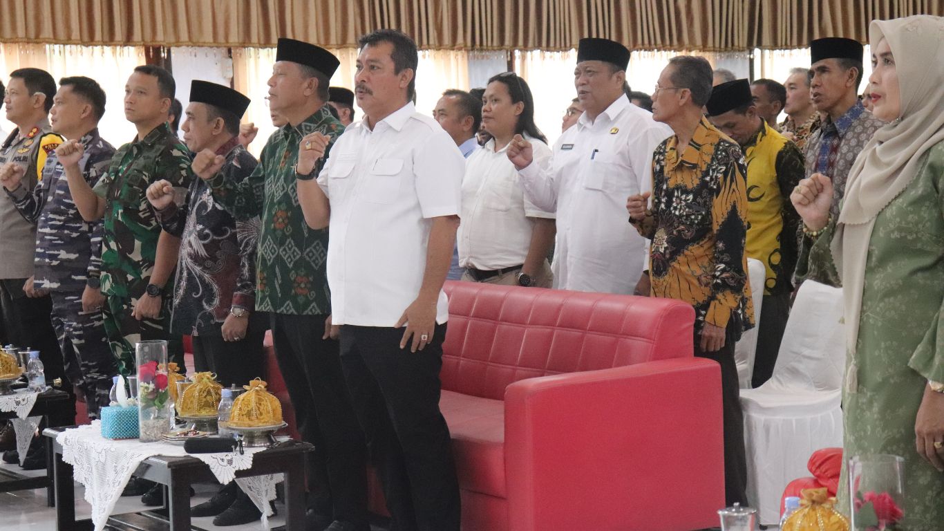 Fajar Syadik menghadiri acara pisah sambut Kepala Kemenag Tolitoli, menyampaikan apresiasi kepada pejabat lama dan harapan bagi kepemimpinan baru untuk menjaga kerukunan beragama serta meningkatkan kualitas pendidikan di Kabupaten Tolitoli.
