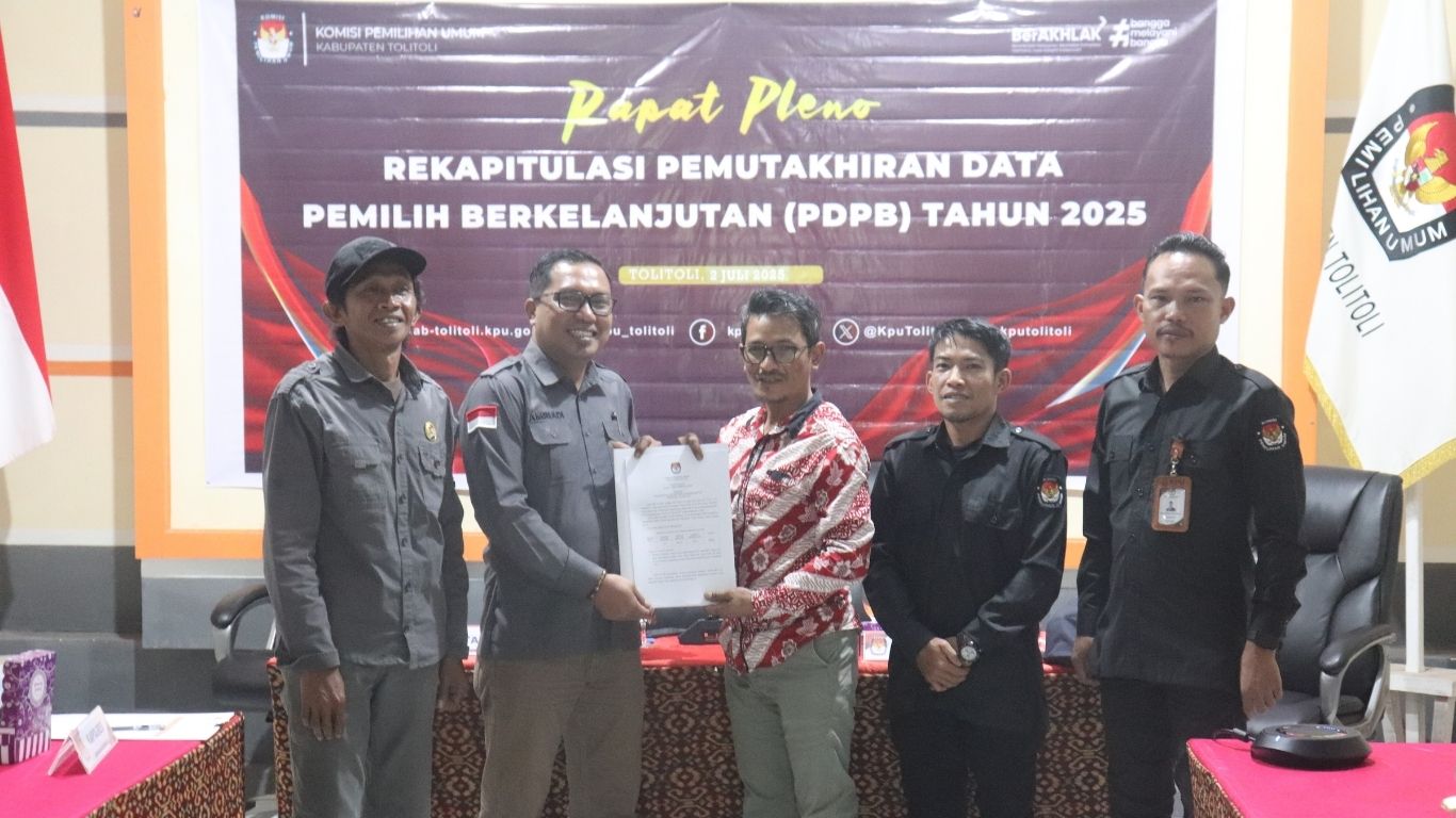 Amriadi, SE, Koordinator Divisi Pencegahan, Parmas, dan Humas Bawaslu Tolitoli, mengikuti rapat pleno Pemutakhiran Data Pemilih Berkelanjutan (PDPB) Triwulan II Tahun 2025 bersama KPU, Polres, dan perwakilan Lapas di Kantor KPU Tolitoli pada Rabu, 2 Juli 2025.