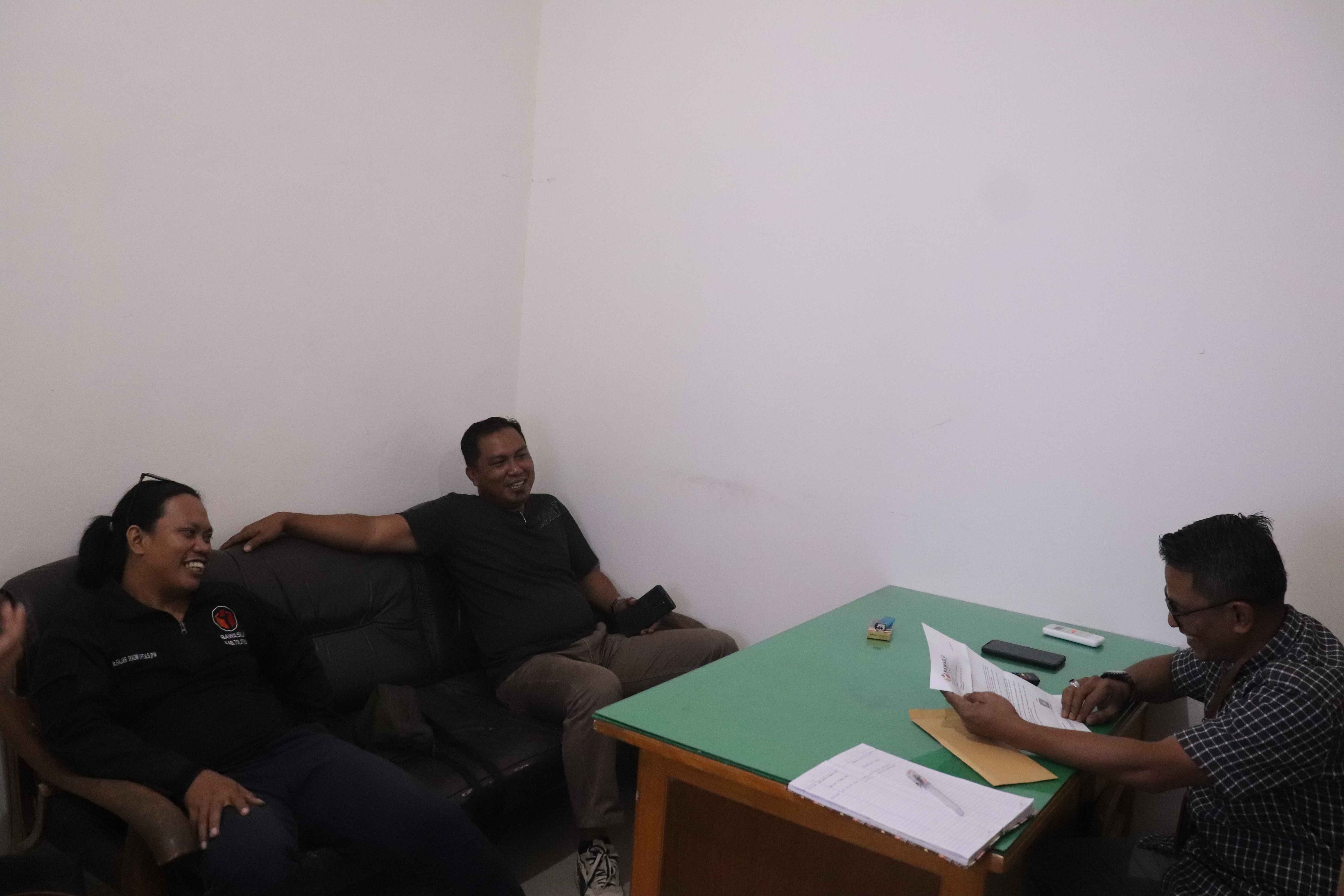 Bawaslu Tolitoli Sampaikan Surat Imbauan PDPB Ke Kantor KPU Tolitoli