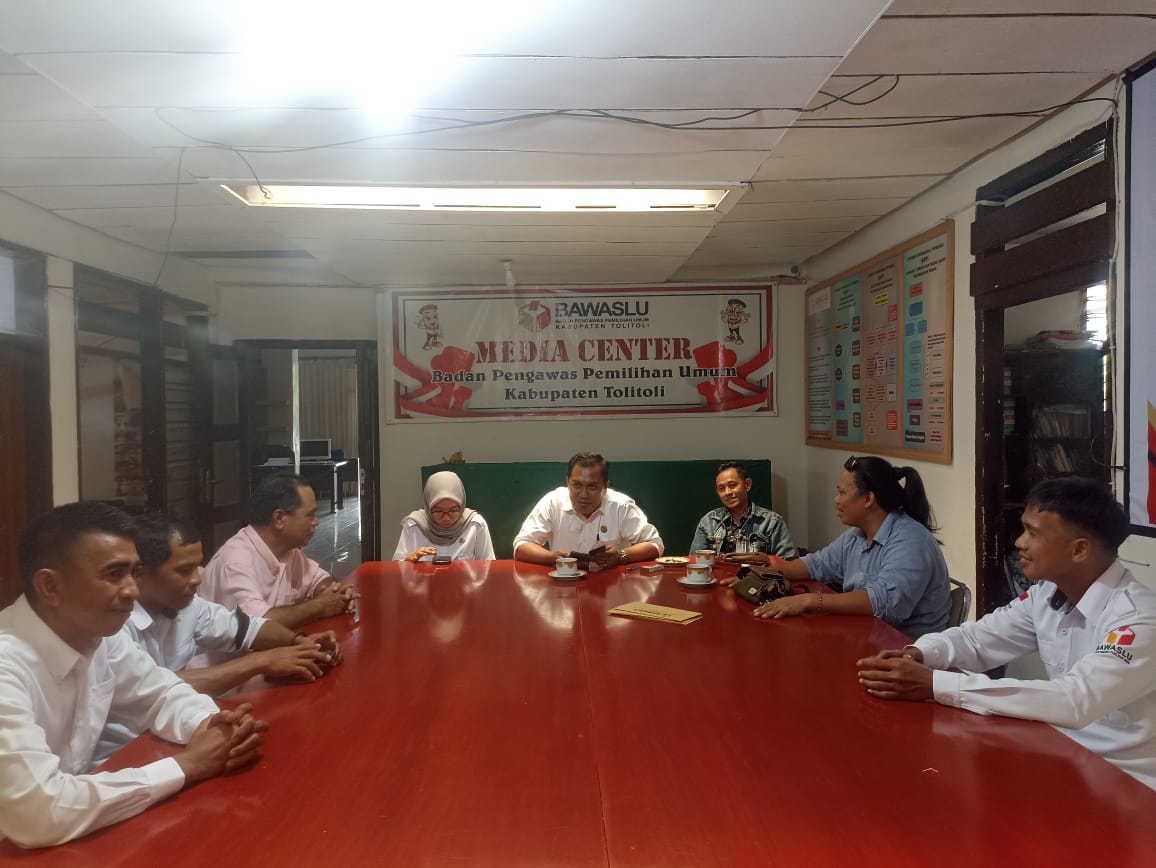 Pimpinan bersama jajaran Bawaslu Tolitoli gelar rapat menanggapi Surat Intruksi Bawaslu RI No.3 Tahun 2025