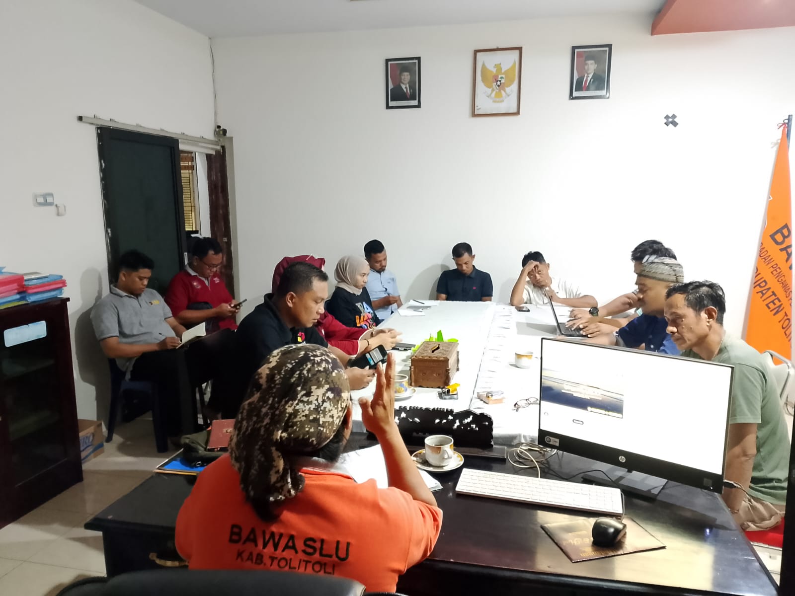 Pimpinan dan Staff melaksanakan Rapat terkait PDPB