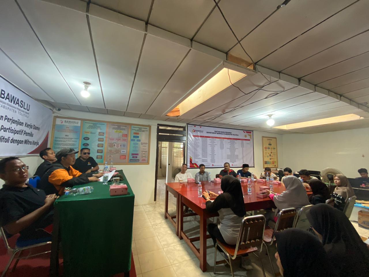 Bawaslu Kabupaten Tolitoli Gelar Penguatan Lembaga dalam Kantor