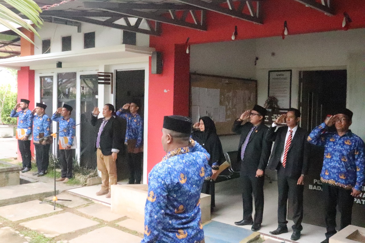 Bawaslu Kabupaten Tolitoli memperingati Hari Pahlawan Nasional dengan upacara khidmat bertema “Terus Bergerak Melanjutkan Perjuangan.”