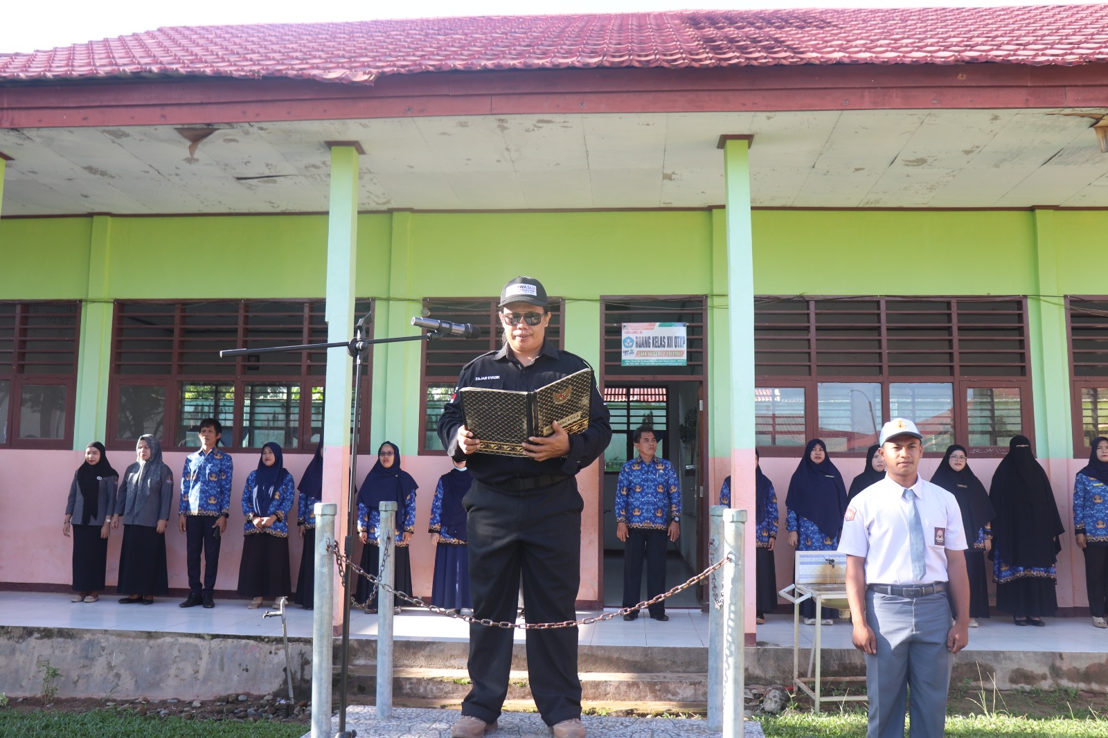 Ketua Bawaslu Tolitoli Menjadi Pembina Pada Upacara Pagi Ini di SMK Negeri 2  Kabupaten Tolitoli SMK 