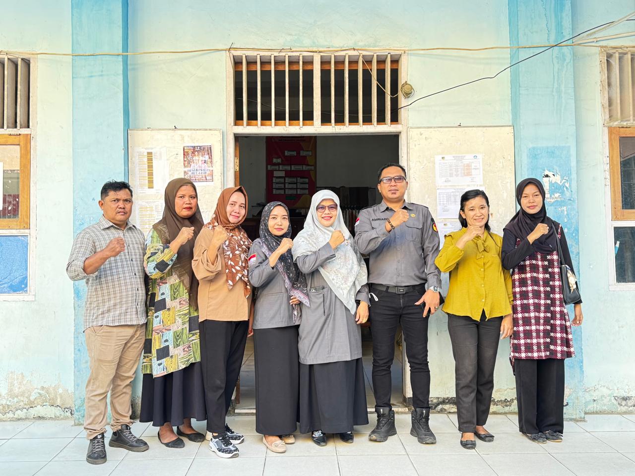 Pimpinan berkesempatan menjadi pembina pada upacara hari ini