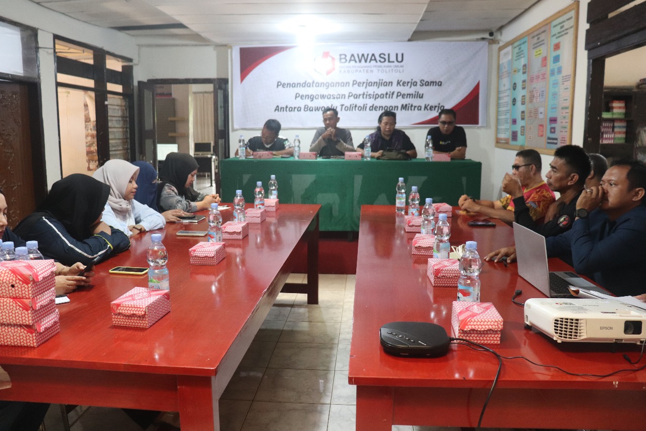 Bawaslu Tolitoli adakan rapat dalam kantor