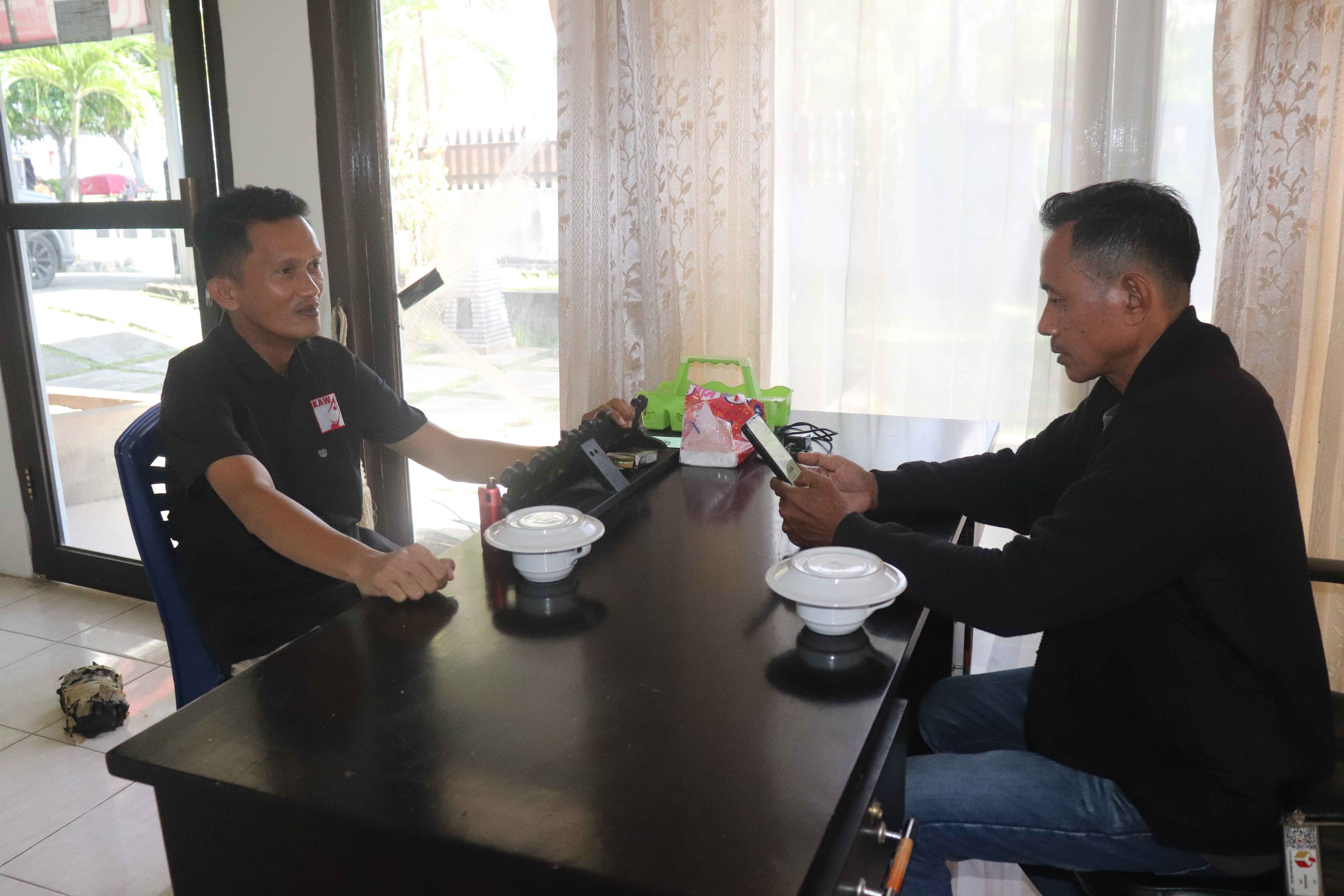 Pimpinan Bawaslu Kabupaten Tolitoli Berdiskusi dengan Media