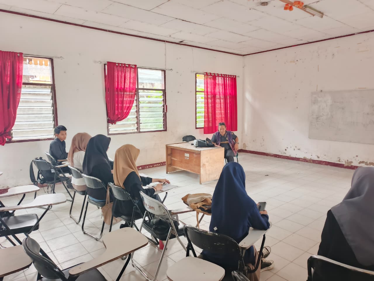 Ketua Bawaslu Kabupaten Tolitoli Dalam Diskusi Bersama Organisasi Mahasiswa STIP Mujahidin Tolitoli