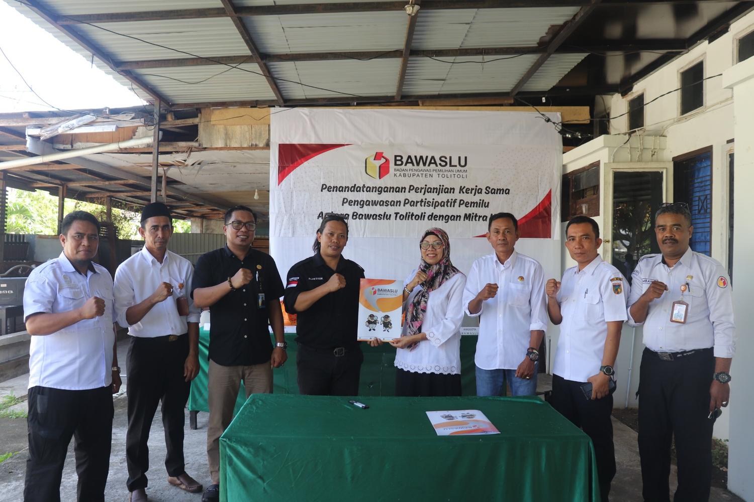 Bawaslu Tolitoli dan Cabang Dinas Pendidikan Teken MoU