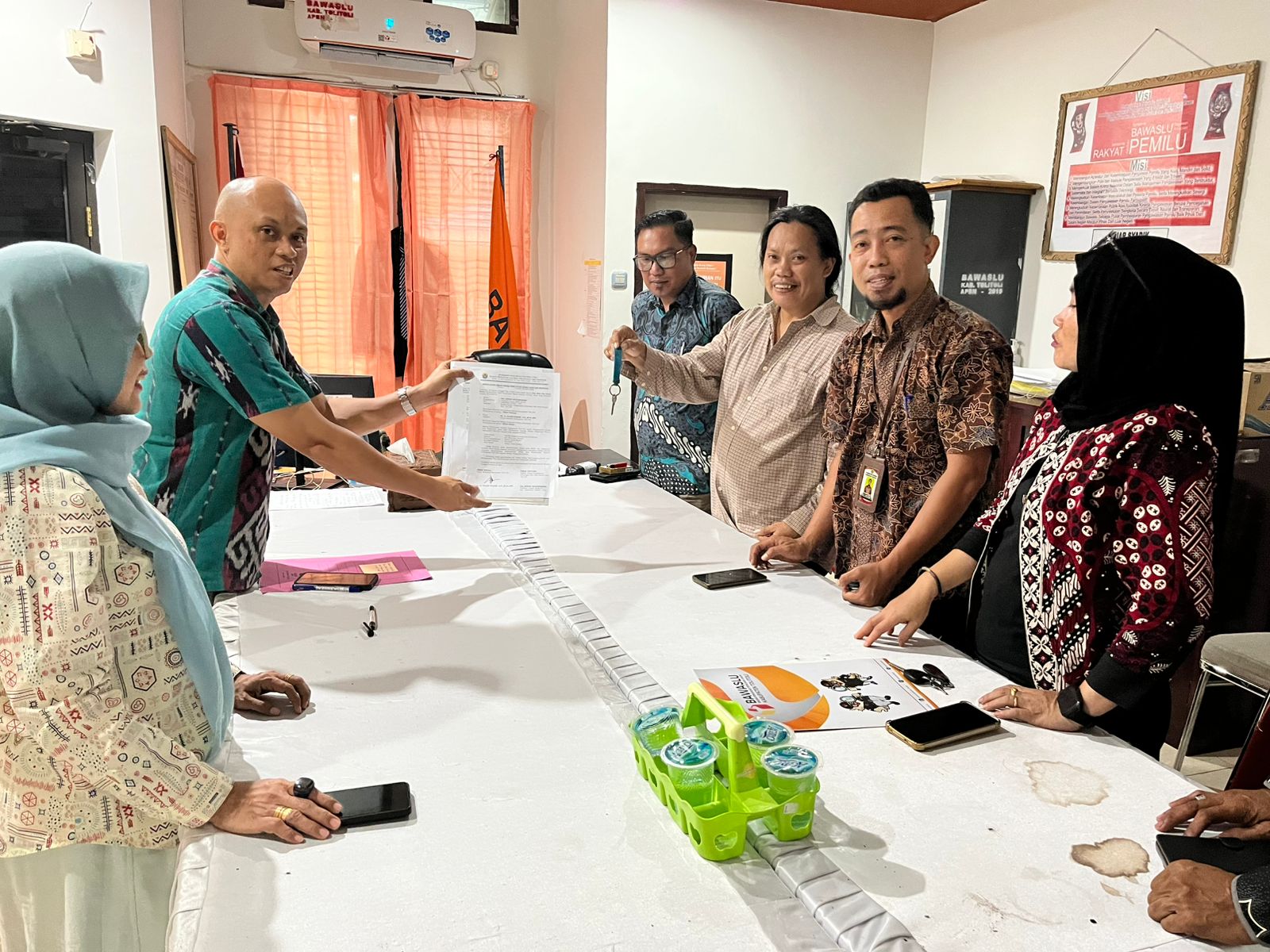 Serah Terima Kunci Gedung Hibah