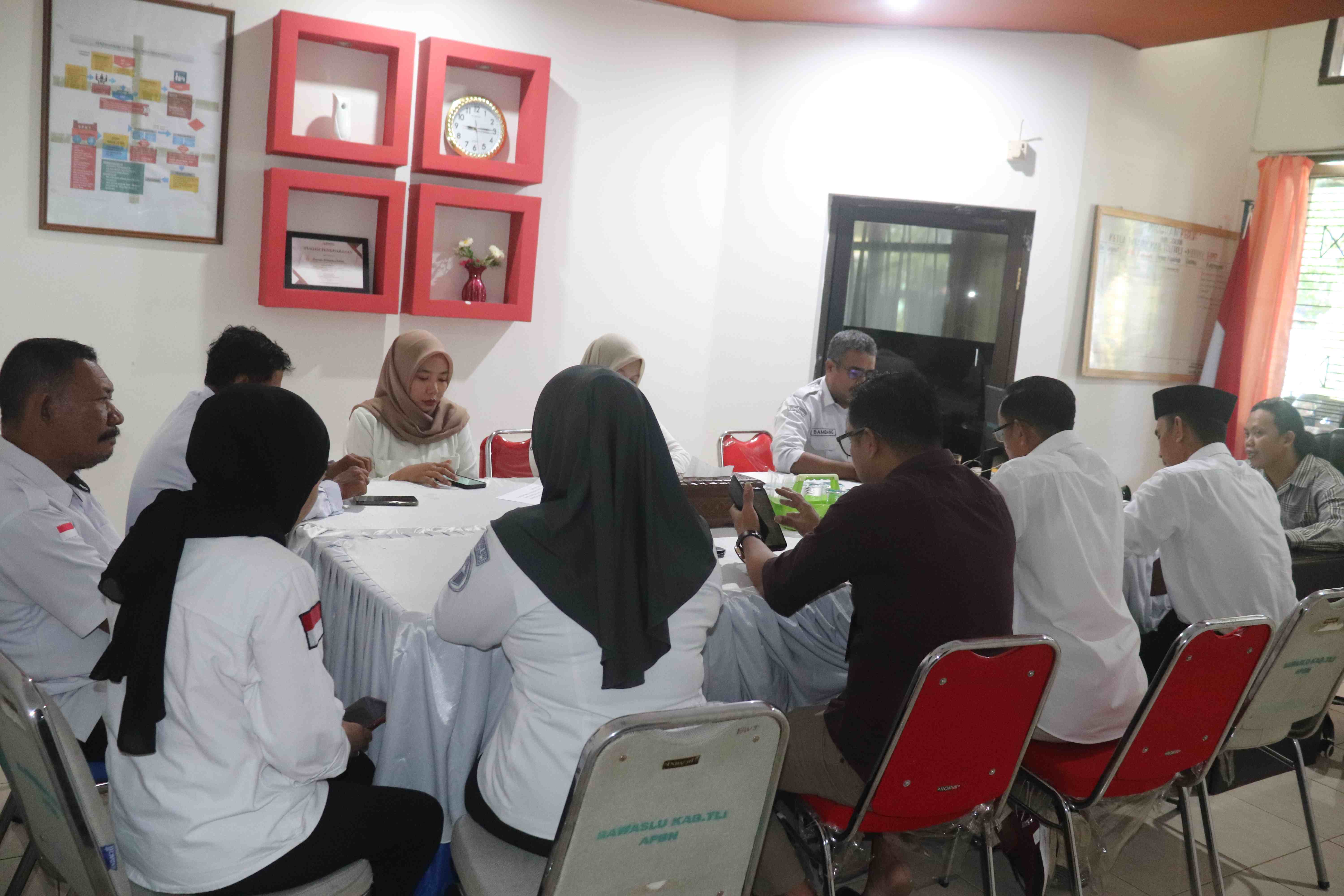 Bawaslu Tolitoli lakukan rapat rutin sebagai bahan evaluasi