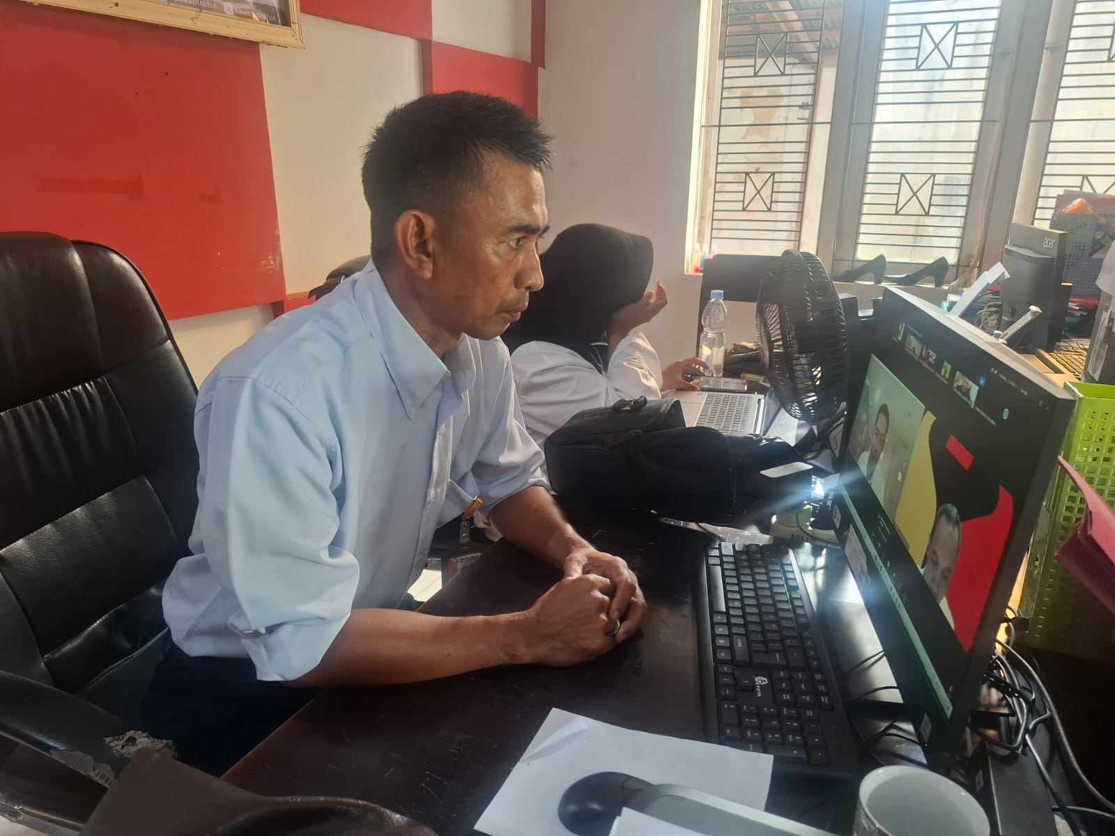 Korsek dan staf Bawaslu Tolitoli ikuti sosialisasi monev KIP Tahun 2026 via zoom