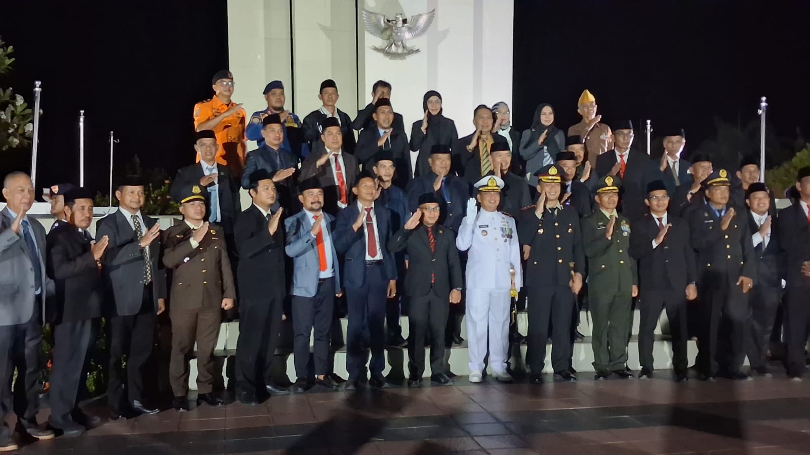 Foto bersama setelah mengikuti Apel Kehormatan dan Renungan Suci (AKRS)