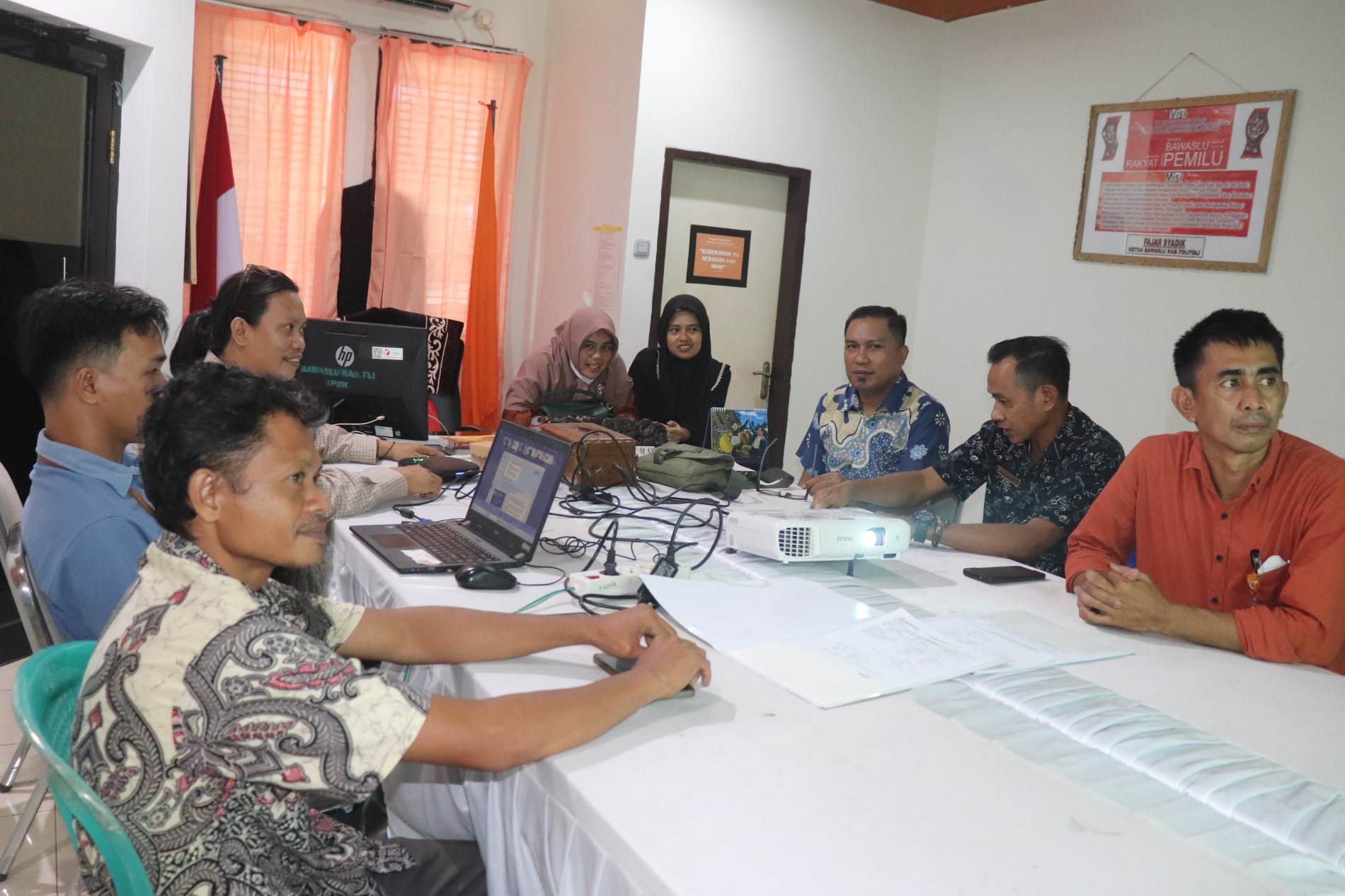 Bawaslu Kabupaten Tolitoli mengikuti Workshop Tugas Pokok dan Fungsi Jabatan Analis Kebijakan via zoom