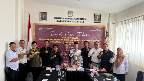 Pimpinan Bawaslu Kabupaten Tolitoli ikuti rapat pleno PDPB TW II di kantor KPU Kabupaten Tolitoli