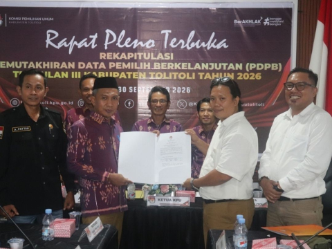 Bawaslu Tolitoli Mengikuti Rapat Pleno Terbuka Rekapitulasi Pemutakhiran Data Pemilih Berkelanjutan (PDPB) Triwulan III 
