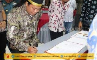 Resmi, Bawaslu Tolitoli Tandatangani NPHD Pilkada 2020