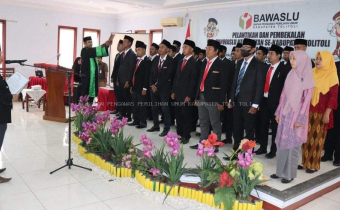 Ketua Bawaslu Tolitoli Lantik 30 Panwaslu Kecamatan Terpilih