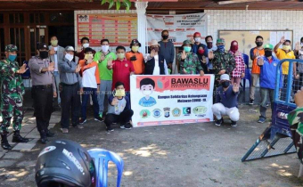 Cegah Penyebaran Covid-19, Bawaslu Tolitoli Lakukan Penyemprotan Disinfektan