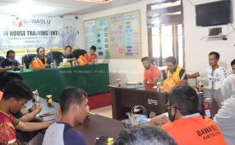 Apel Perdana Pasca Lebaran, Fajar Harapkan Tingkatkan Kedisiplinan Pegawai Jelang Tahapan Pemilu 2024