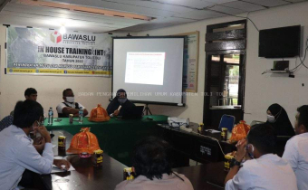 JELANG PEMILU, BAWASLU TOLITOLI BERI PENGUATAN FUNGSI KEHUMASAN