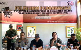 Fajar Syadik, Ketua Bawaslu Kabupaten Tolitoli, mengikuti pelatihan pengawasan Pilkada 2024 di Kecamatan Galang untuk meningkatkan kemampuan pengawas pemilu.