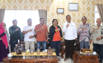 Audiensi Bawaslu Kabupaten Tolitoli dengan Penjabat Sementara Bupati Tolitoli, Bapak Bahran, SE., MM, adalah momen penting untuk memperkuat kerjasama demi mewujudkan Pemilihan Kepala Daerah yang demokratis dan transparan, di mana Bawaslu menekankan agenda penting serta memperkenalkan pimpinan untuk menjelaskan peran dan kontribusi mereka dalam pengawasan pemilihan.