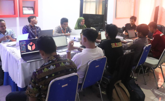 Sosialisasi dan panduan penggunaan Aplikasi Siwaslih untuk sepuluh Panwaslu Kecamatan se-Kabupaten Tolitoli dalam upaya meningkatkan pengawasan Pilkada 2024.