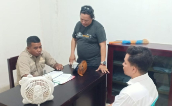 Ketua Bawaslu, Fajar Syadik, bersama timnya turun langsung melakukan monitoring seleksi akhir wawancara PTPS di Kecamatan Baolan dan Galang.