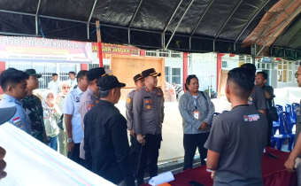 Pada Pilkada 2024 (27 November), Bawaslu Tolitoli dan Forkopimda memantau pemungutan suara di TPS Kecamatan Baolan, termasuk di TPS Lapas Tolitoli, untuk memastikan kelancaran dan keamanan. Fajar Syadik, Ketua Bawaslu Tolitoli, berharap Pilkada berjalan sukses dan damai dengan sinergi antara semua pihak.