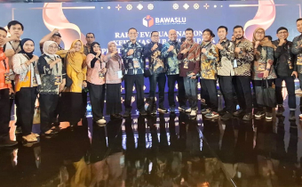 Rapat Evaluasi Nasional Kehumasan Bawaslu yang berlangsung pada 16–18 Desember 2024 di Jakarta menjadi momen penting untuk memperkuat peran kehumasan Bawaslu dalam mendukung kesuksesan Pilkada 2024.