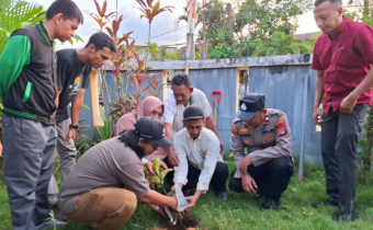 Bawaslu Tolitoli meresmikan Taman Manggis sebagai simbol integritas dan kejujuran dalam demokrasi, sekaligus memperkuat komitmen membangun sinergi masyarakat dan menciptakan pengawasan pemilu yang berkualitas.