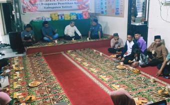 Bawaslu Kabupaten Tolitoli mengadakan pembinaan mental dan spiritual untuk memperkuat nilai keimanan, ketakwaan, dan integritas pegawai sebagai fondasi utama dalam pelaksanaan tugas pengawasan Pemilu.