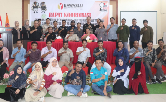 Rapat Bawaslu Tolitoli evaluasi pengawasan Pemilihan Bupati 2024, fokus pada sinergi antar divisi dan peran Panwaslu. Diharapkan hasil rapat bisa memperkuat pengawasan yang lebih profesional dan demokratis.