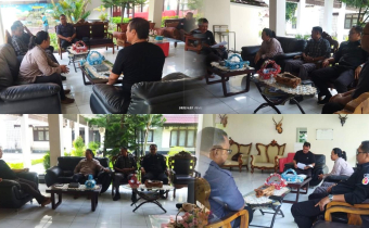Bawaslu Kabupaten Tolitoli menyerahkan sisa dana hibah Pilkada 2024 kepada Bupati Tolitoli, Hi. Amran Hi. Yahya, sebagai bentuk akuntabilitas dan transparansi anggaran. Penyerahan yang dilakukan pada Selasa (22/4/2025) ini dipimpin langsung oleh Ketua Bawaslu, Fajar Syadik, yang menegaskan bahwa dana yang tidak terpakai dikembalikan sebagai tanggung jawab lembaga.